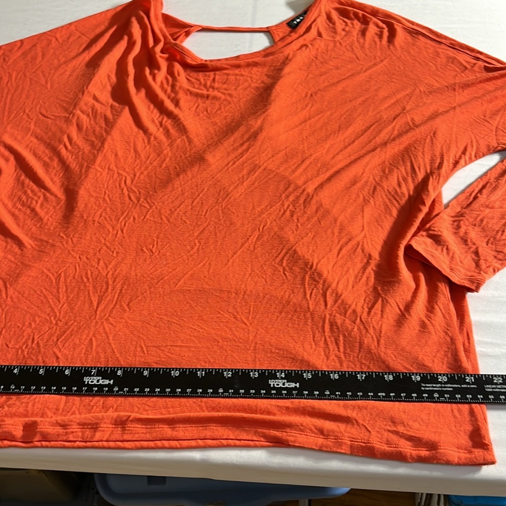 Trouve size large orange long sleeve tee with open back oversized - Picture 7 of 10